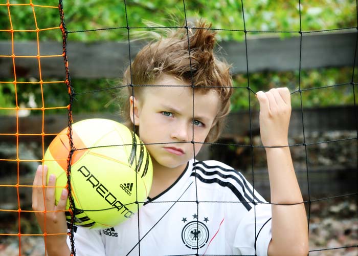 41-soccer_sports_tough_ball_net_artistic_boy_children_model.jpg