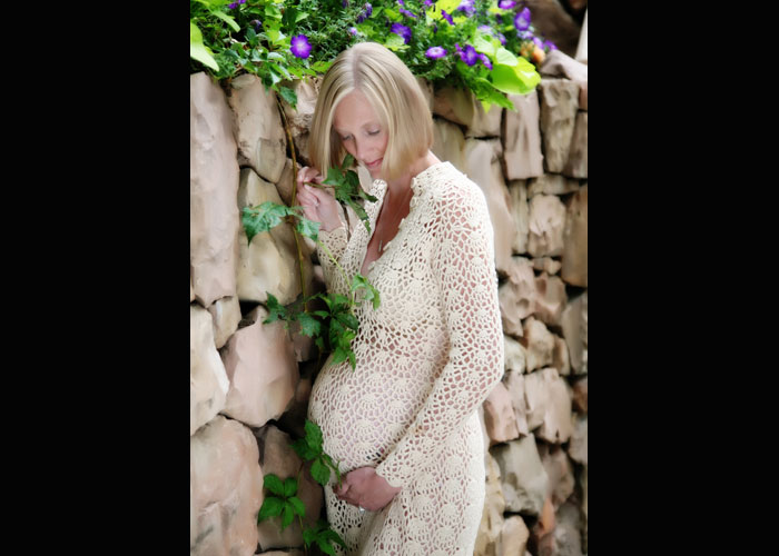 2-maternity_dress_outdoors,light_flowers_preganancy.JPG