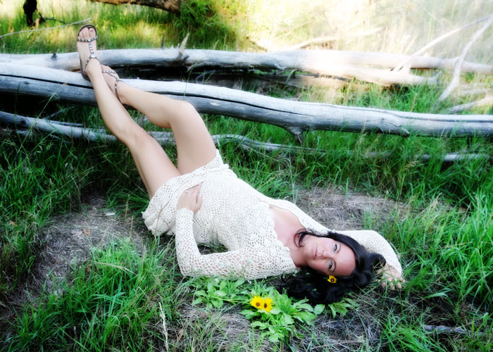 5-maternity_dress_outdoors,light_flowers_preganancy_grass.jpg