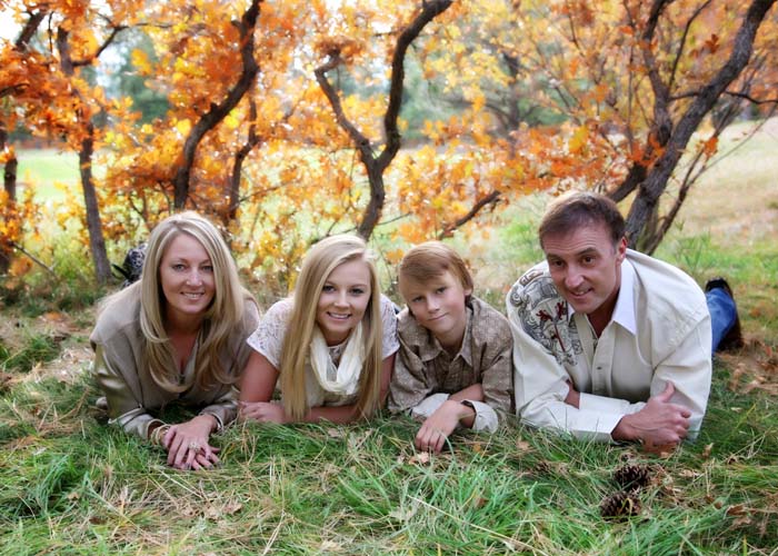 02-family_fall_trees_brown_blonde_Castle_Rock_portraits.jpg