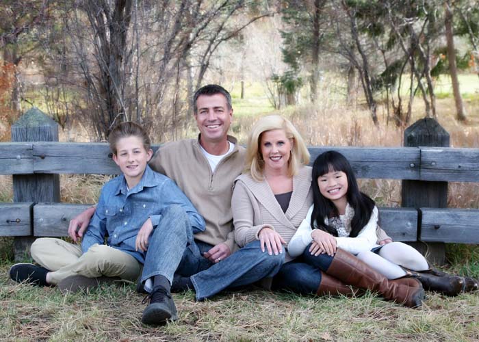17-family_kids_blonde_golf_photos_photographer_adoption_christmas_holiday_outdoors_fence.jpg