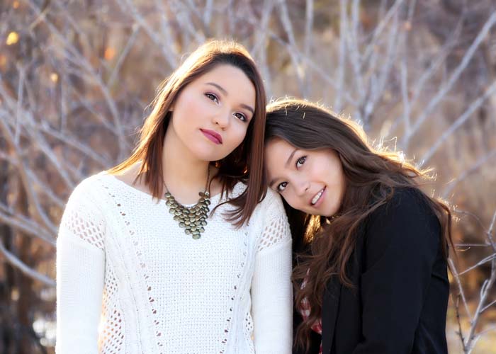 93-1-family_girls_sisters_portraits_light_seniors.jpg