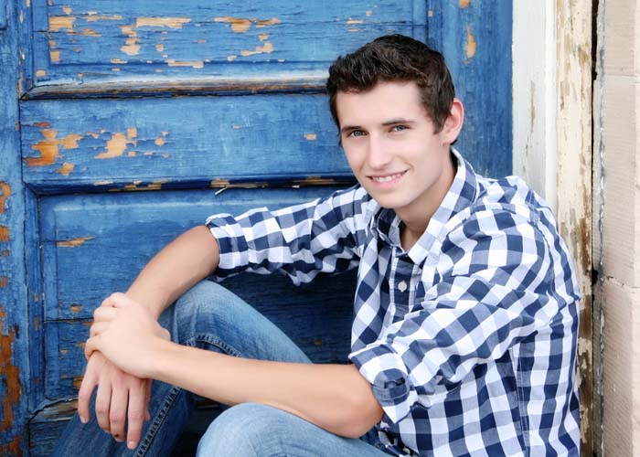 03-3-senior_plaid_blue_boy_brown_door_blue_castle_rock_pines_douglas_model.jpg