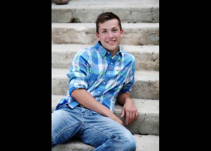 47-stairs_brown_senior_fabulous_jeans_plaid_photos_photographer_pictures.jpg