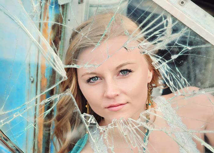 59-glass_art_artistic_senior_photos_photographer_portraits_unique_creative.jpg