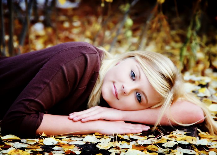 high_school_senior_girl_laying_in_fall_leaves.jpg