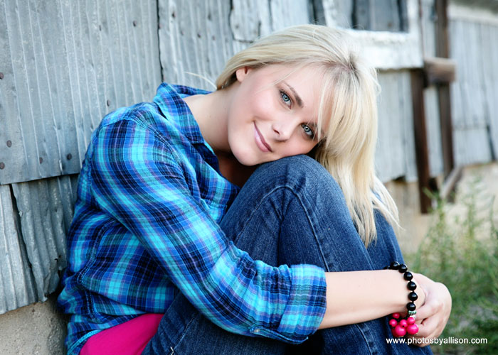 high_schoold_senior_girl_blond_head_on_knees.jpg